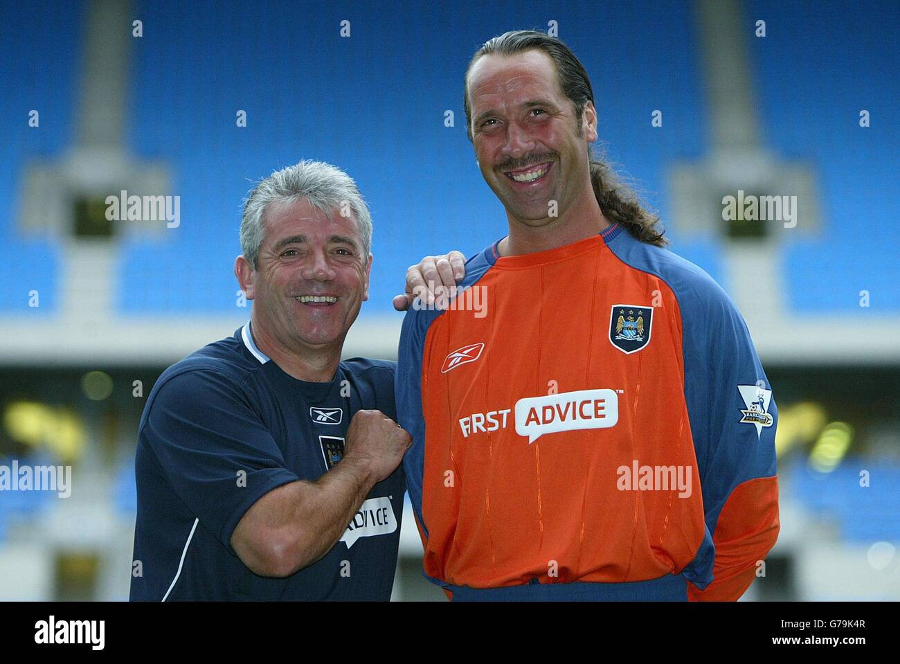 manchester-city-manager-kevin-keegan-with-new-signing-david-seaman-G79K4R.jpg