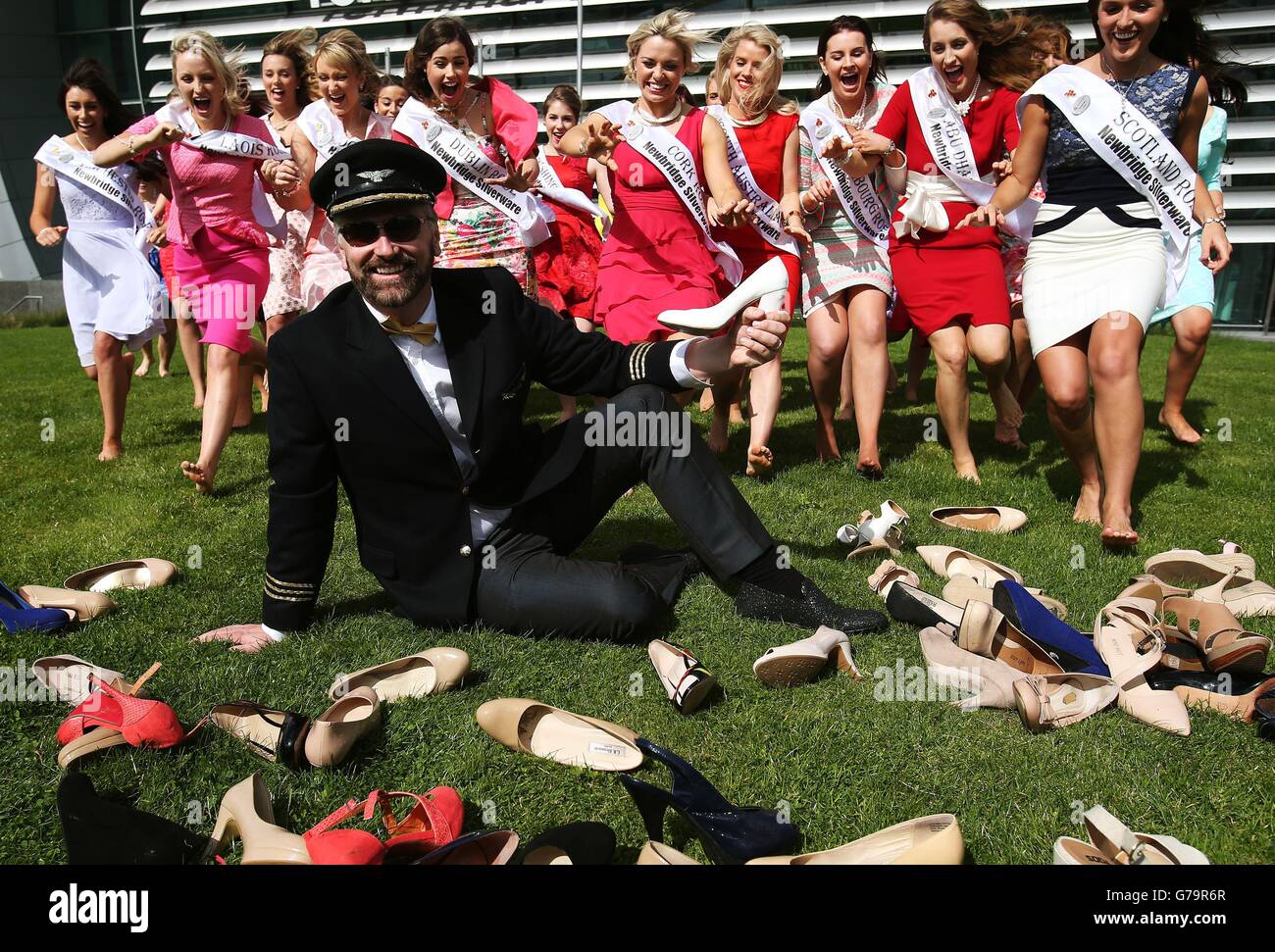 Host Daithi O Se with the 32 Irish and International Roses taking part in the 2014 International Rose Selection at the launch of this years Rose of Tralee Festival at Dublin Airport. Stock Photo