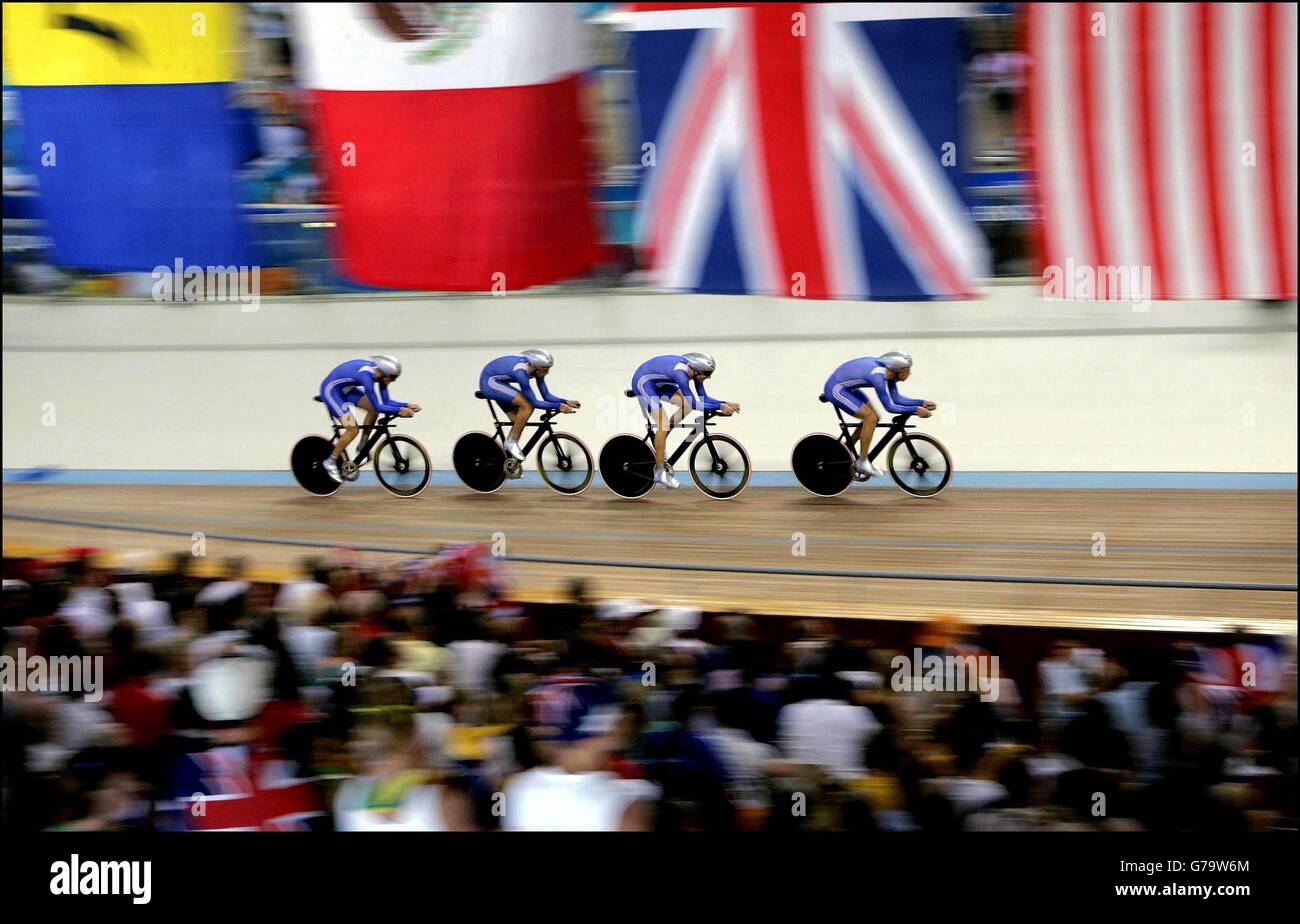 GB's pursuit track cycling team win Silver medal Stock Photo