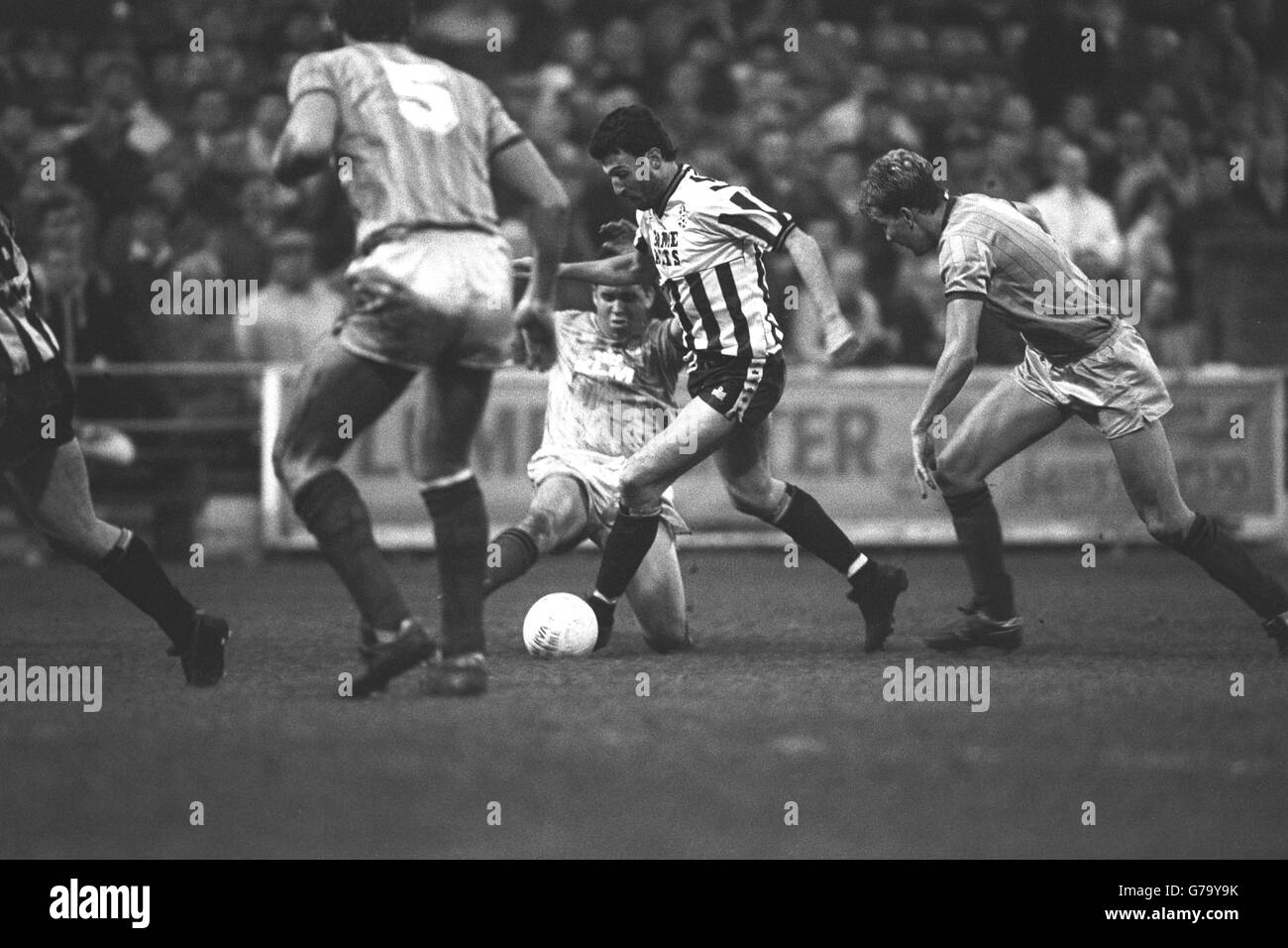 Soccer - Barclays League Division Three - Notts County v Brentford - Meadow Lane. Notts County's Garry Birltes skips past Brentford's Terry Evans (5) and Andy Feeley. Stock Photo