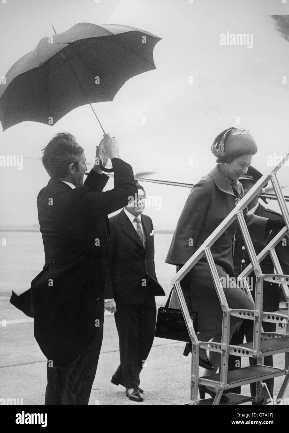 The Queen boards a plane on her way to Chester, where she will attend the wedding of Lady Leonora Grosvenor and the Earl of Lichfield. Stock Photo