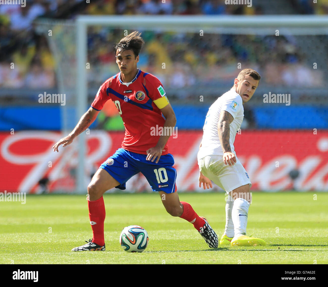 England's Jack Wilshere (right) and Costa Rica's Bryan Ruiz battle for the ball during the FIFA World Cup, Group D match at the Estadio Mineirao, Belo Horizonte, Brazil. Stock Photo