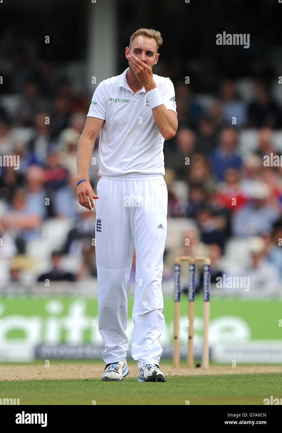 England's Stuart Broad shows his frustration against India during the Fifth Test at The Kia Oval, London. Stock Photo