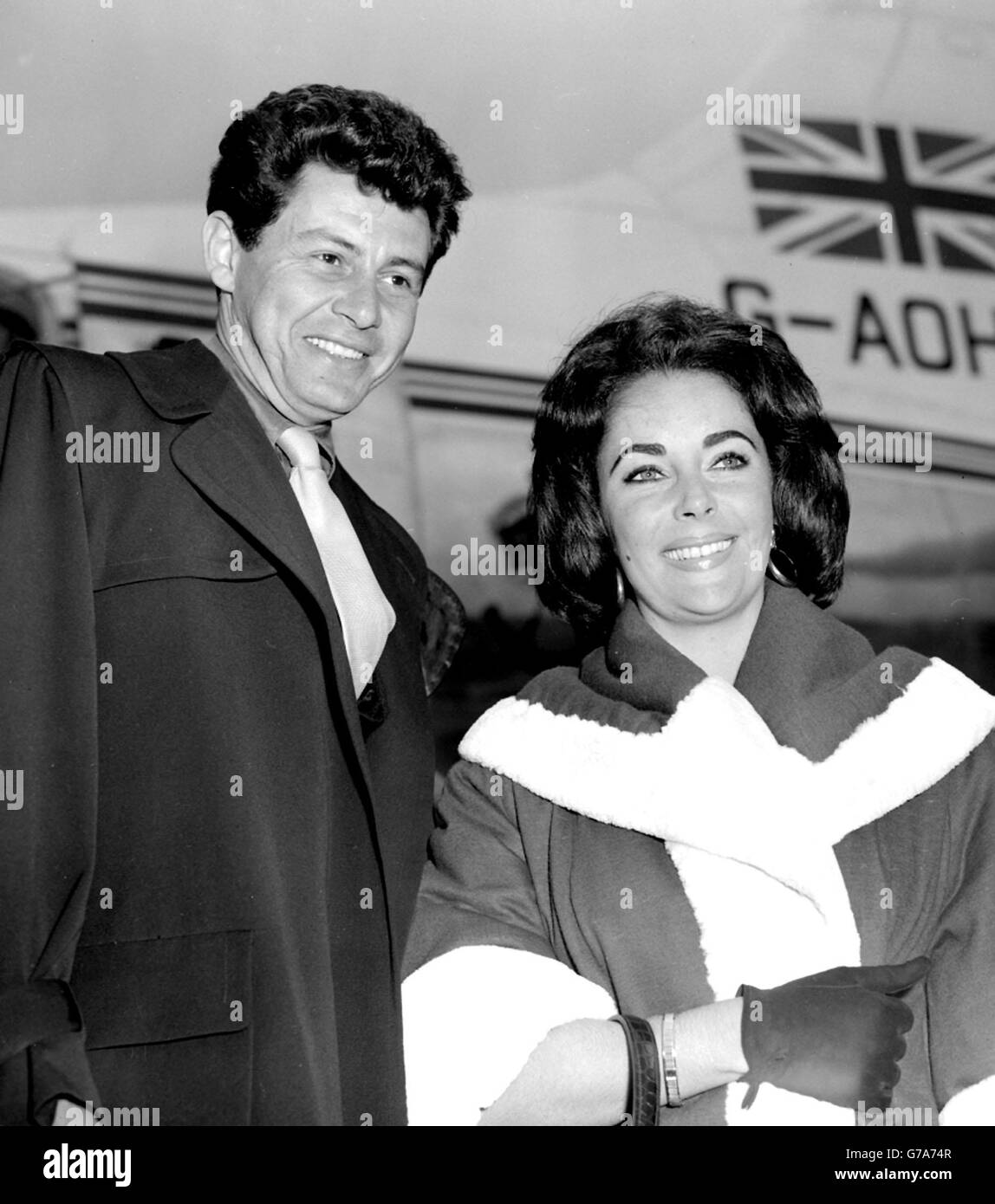 Newlyweds Elizabeth Taylor and Eddie Fisher arrive at London Airport from Nice. Stock Photo