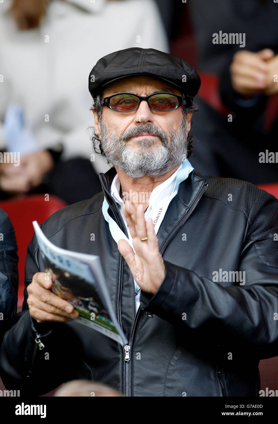 Soccer - Barclays Premier League - Burnley v Manchester United - Turf Moor. Actor Ian Mcshane watches from the stand Stock Photo