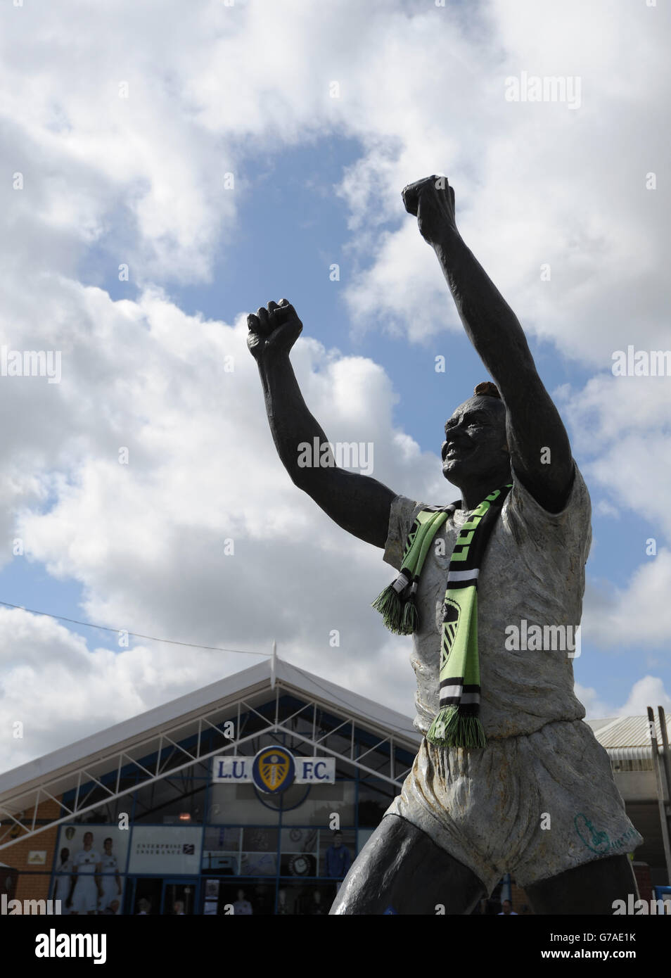 Billy bremner statue elland road hires stock photography and images