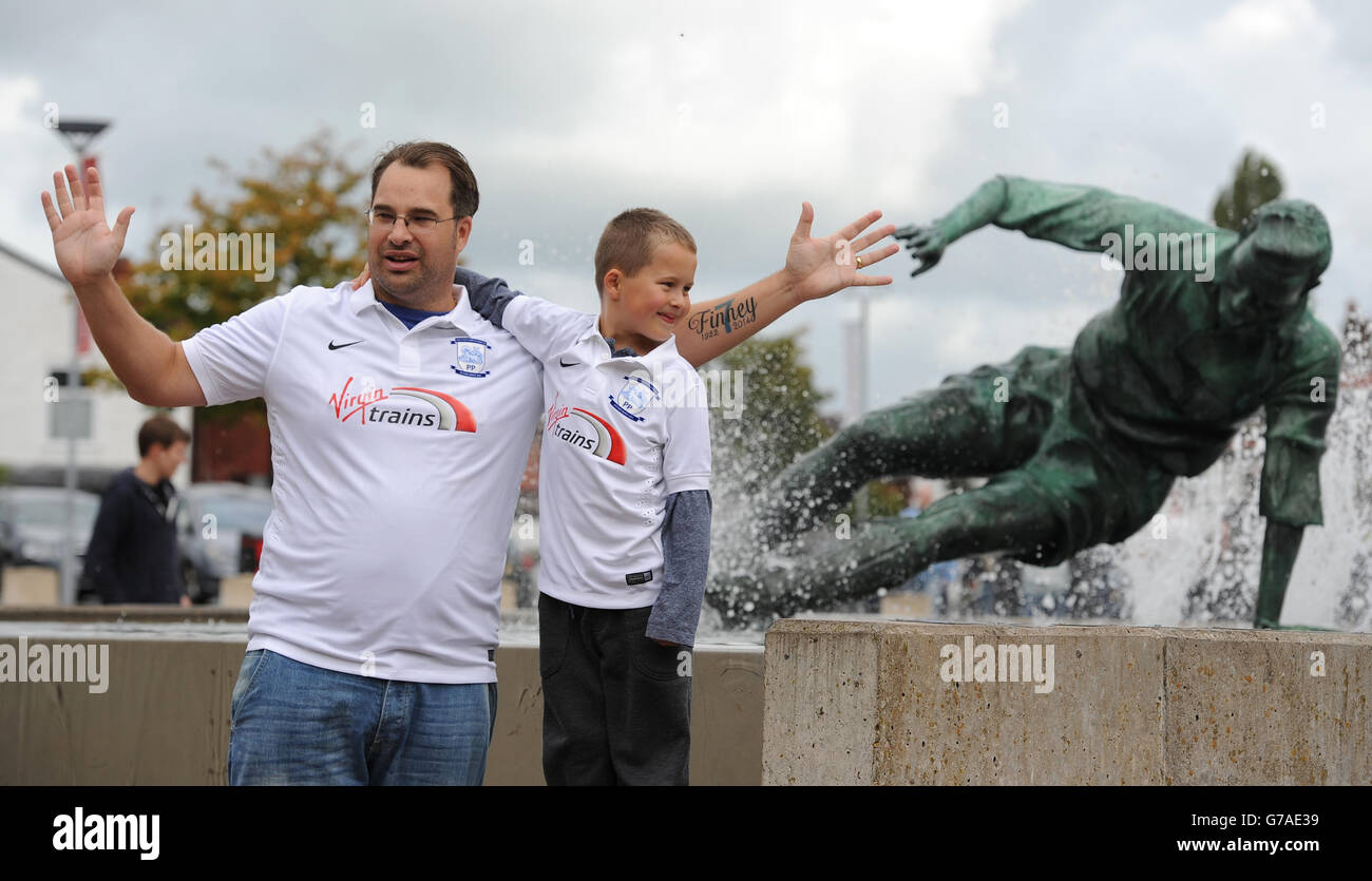 Preston North End supporters Christopher (left) and Robert Cragg from the Isle of White pose for a picture next to the Sir Tom Finney statue before the game against Sheffield United during the Sky Bet League One match at Deepdale, Preston. PRESS ASSOCIATION Photo. Picture date: Saturday August 30, 2014. See PA story SOCCER Preston. Photo credit should read: Nigel French/PA Wire. Stock Photo