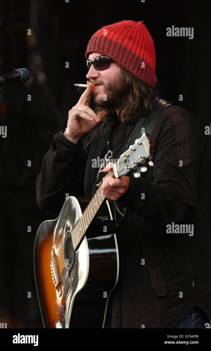 The V Festival 2004. Badly Drawn Boy perform live on the V Stage at V