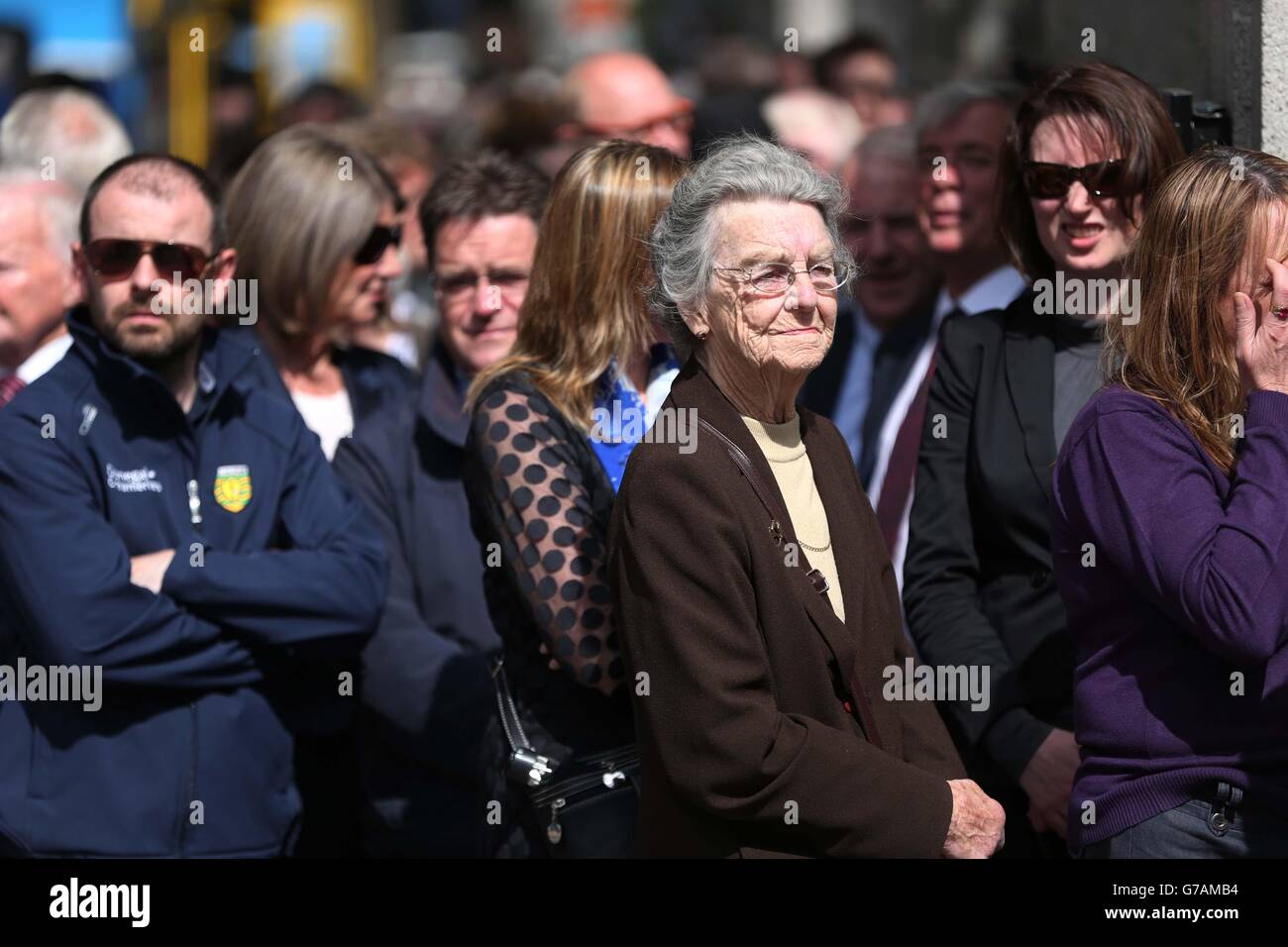 Members of the public gathering to pay their respects to former Taoiseach Albert Reynolds as he lies in state at the Mansion House, Dublin, before his funeral on Monday. Stock Photo