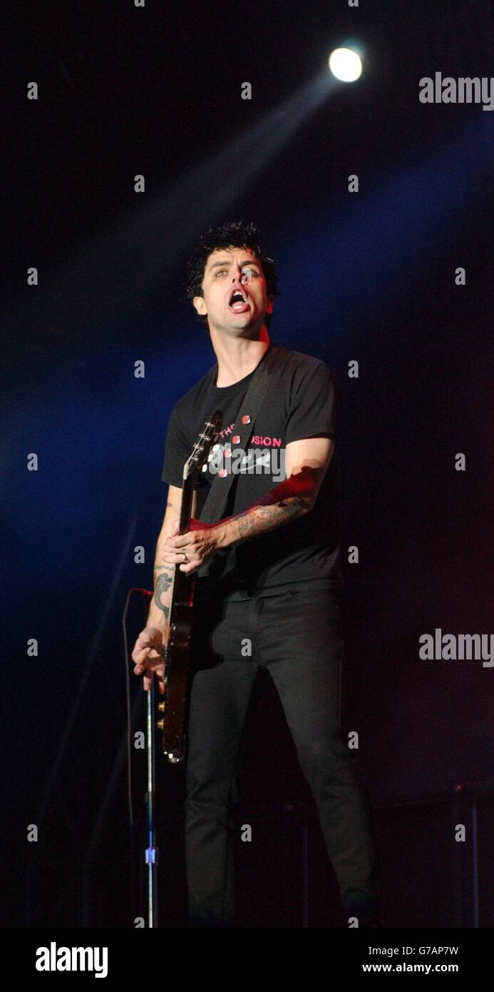 Billie Joe Armstrong Of Green Day At The Carling Weekend Hi Res Stock Photography And Images Alamy