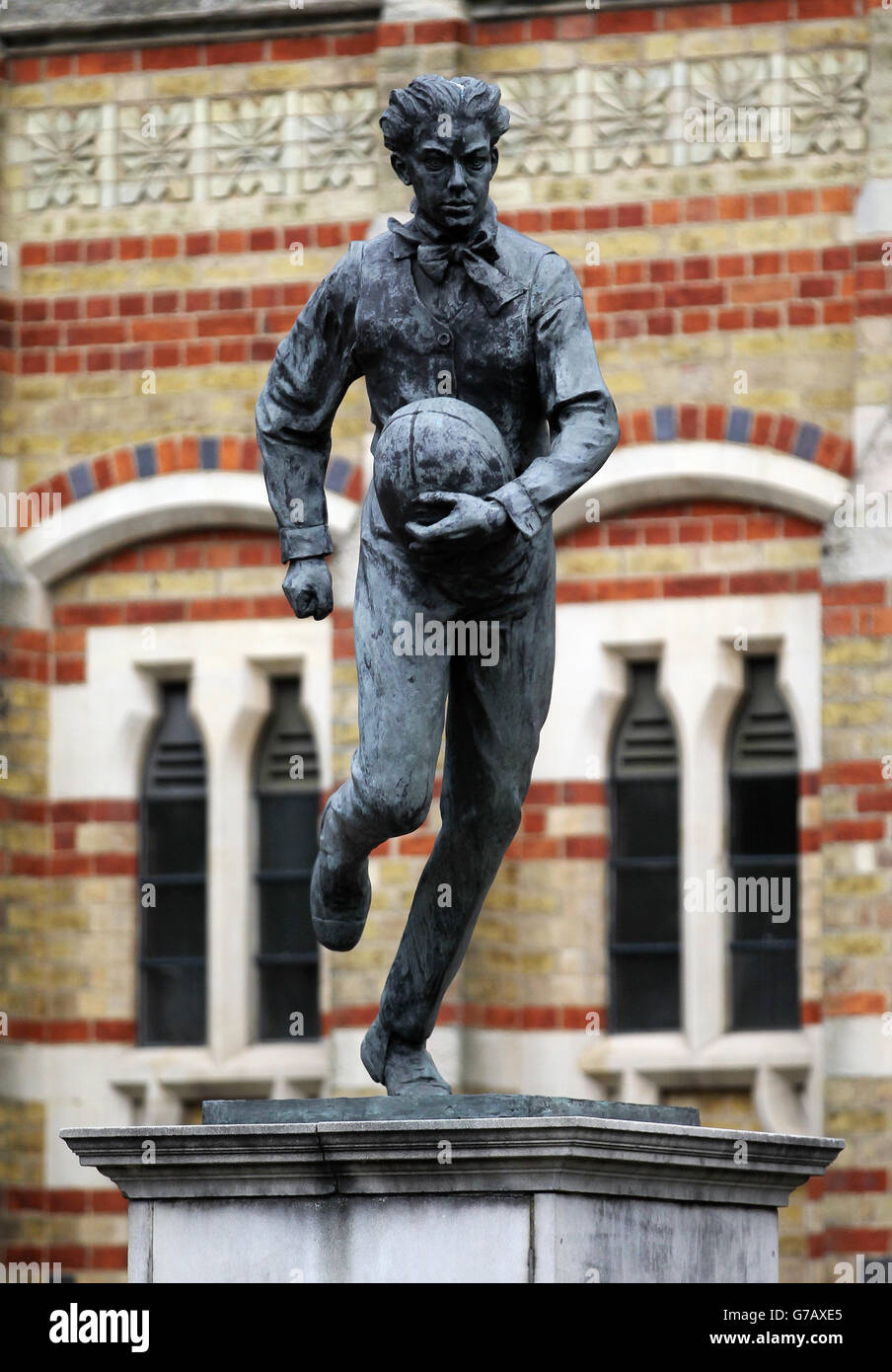 William webb ellis statue in rugby hi-res stock photography and images ...