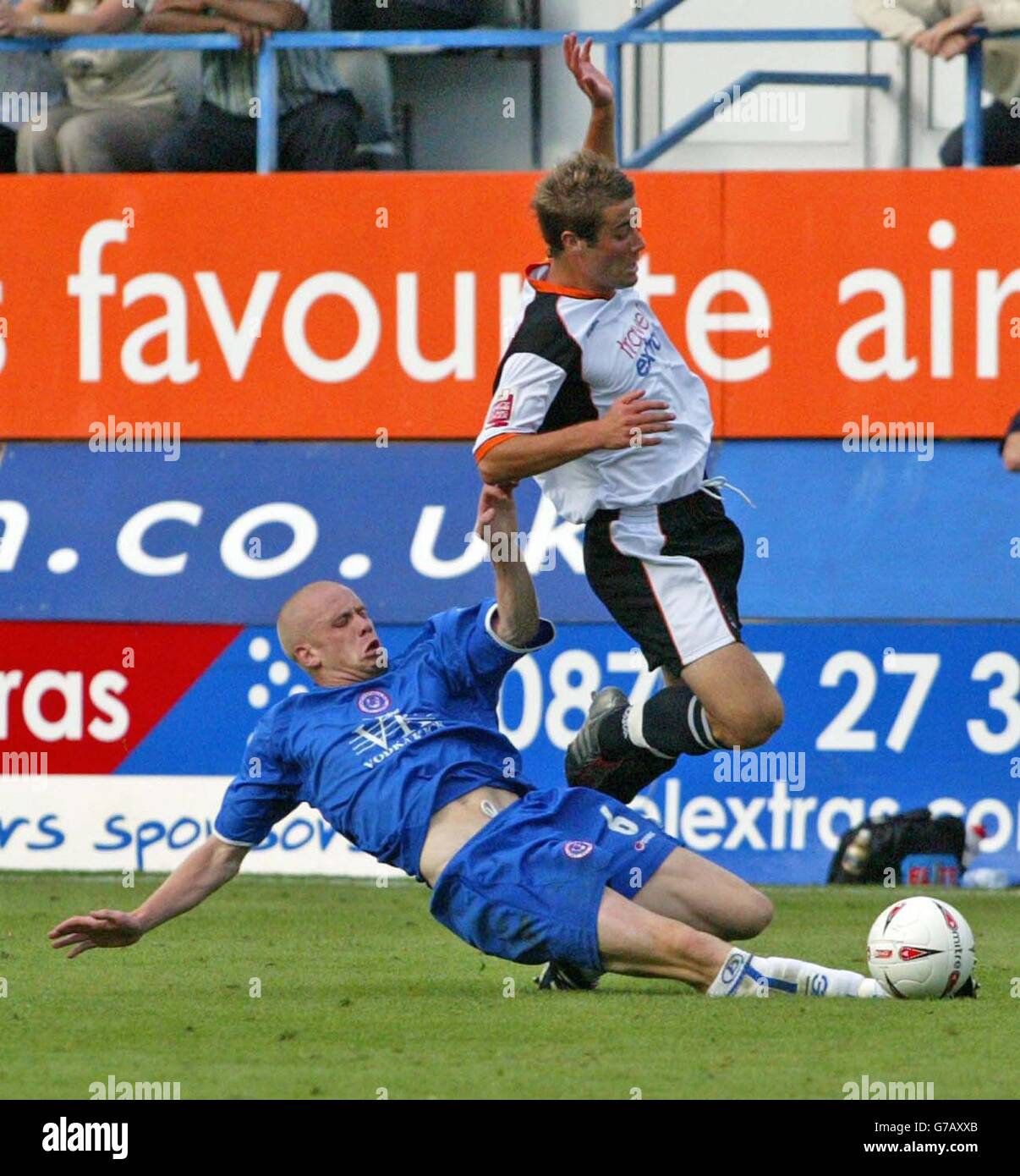 Derek Niven & Michael Leary of Luton Town and Chesterfield, competing during their Coca Cola League One match at Kenilworth Road, Luton Saturday, September 11, 2004. NO UNOFFICIAL CLUB WEBSITE USE. Stock Photo