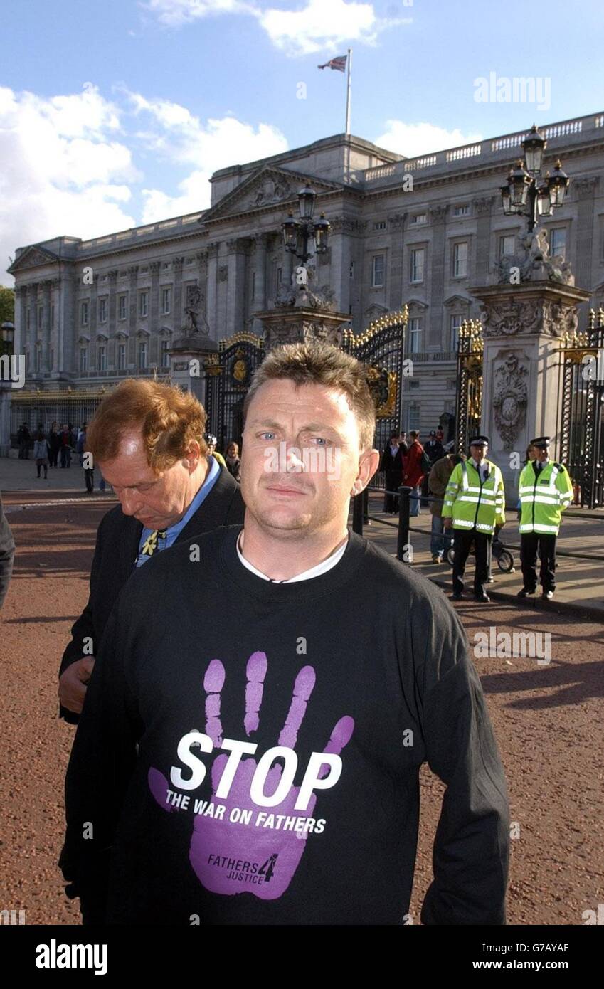Fathers 4 Justice protestor, Jason Hatch, stands outside London's Buckingham Palace. Mr Hatch was released on bail from Charing Cross police station earlier today following his protest dressed as Batman at the palace yesterday. Stock Photo