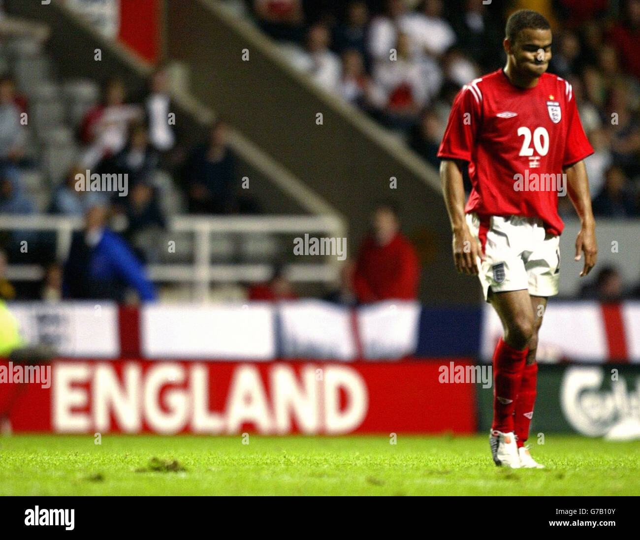 Kieron Dyer leaves the pitch after being booed by fans during the England and Ukraine international friendly match at St James' Park, Newcastle. Stock Photo