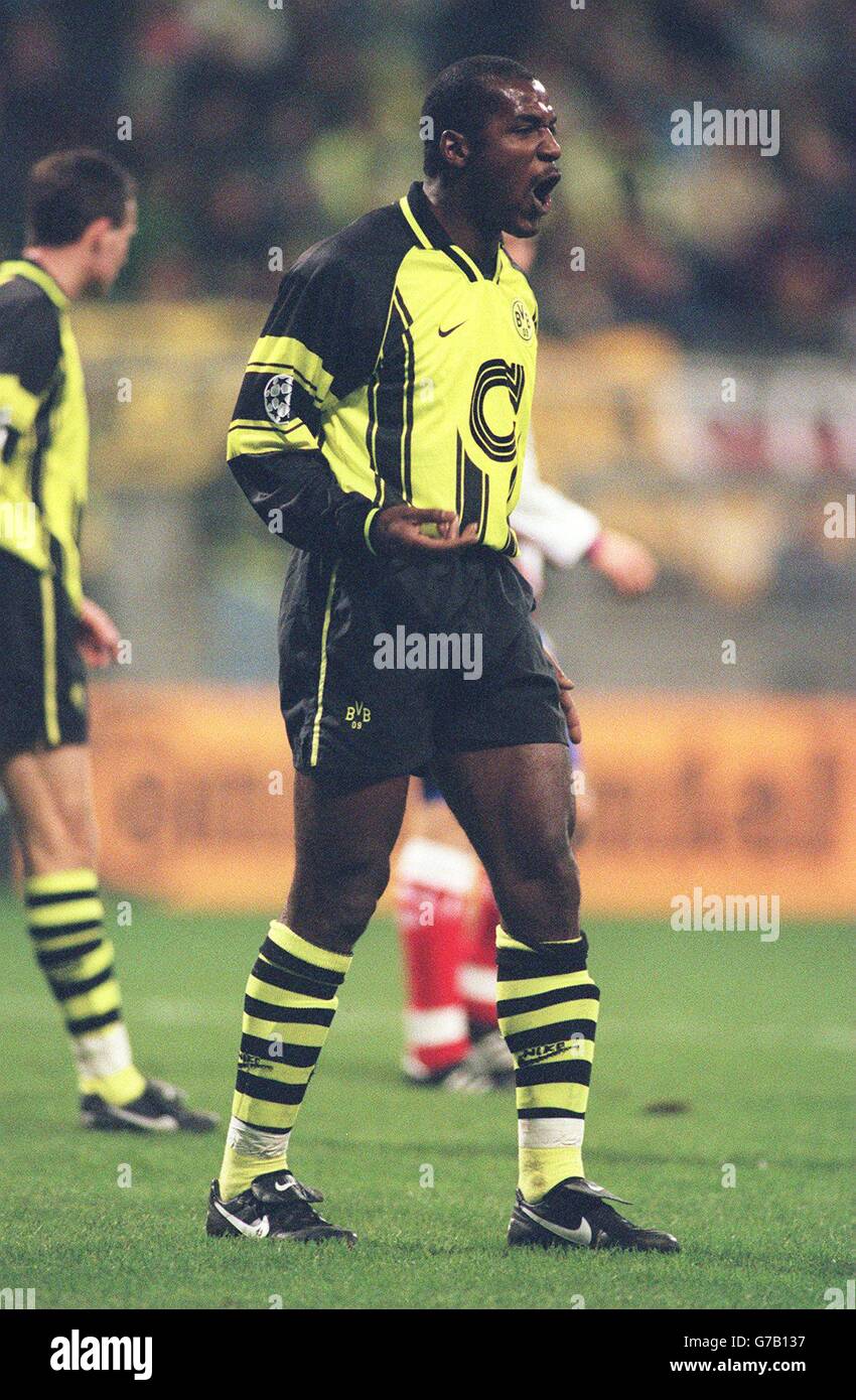 Soccer. UEFA Champions League. Borussia Dortmund v Atletico Madrid. Julio  Cesar Silva, Borussia Dortmund Stock Photo - Alamy
