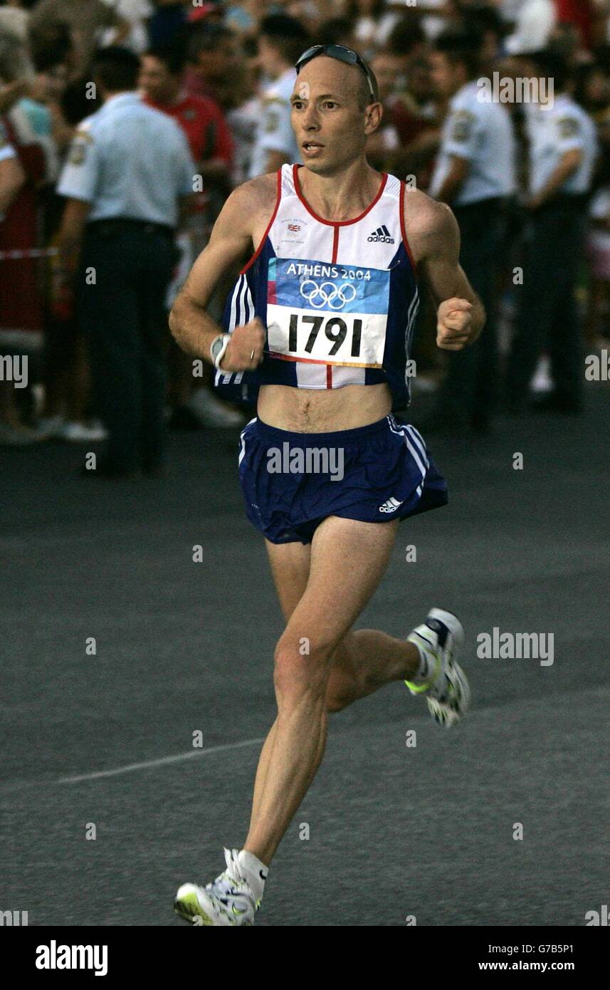 Great Britain's Jon Brown competes in the Men's Marathon in Athens, Greece,  Sunday 29 August, 2004, during the Olympic Games. Brown finished in fourth  place Stock Photo - Alamy