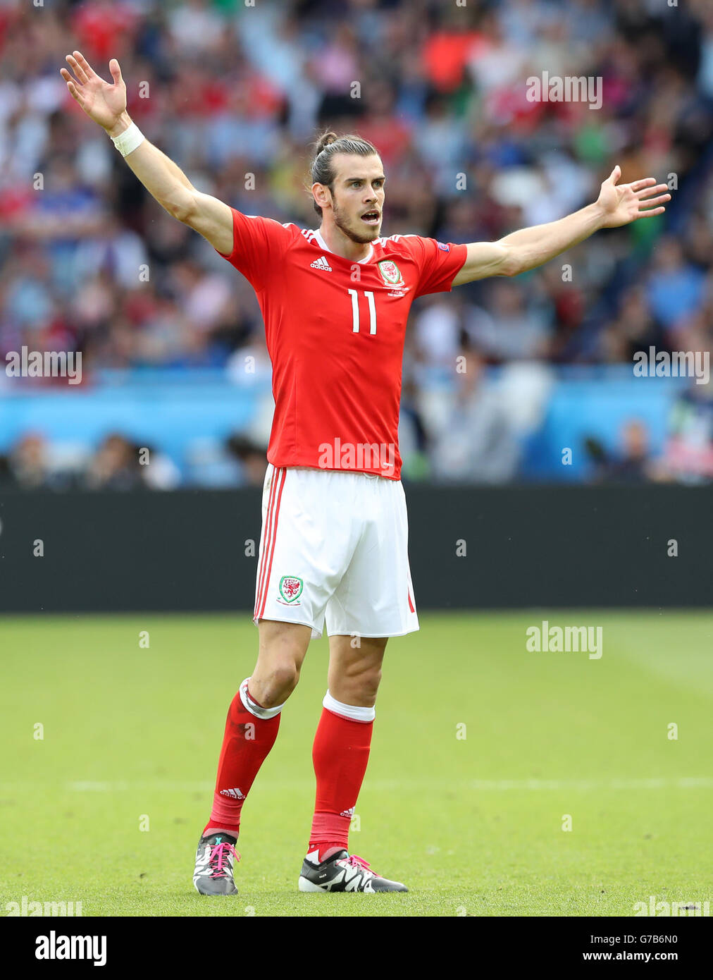 Wales' Gareth Bale gestures during the round of 16 match at the Parc de  Princes, Paris. PRESS ASSOCIATION Photo. Picture date: Saturday June 25,  2016. See PA story SOCCER Wales. Photo credit