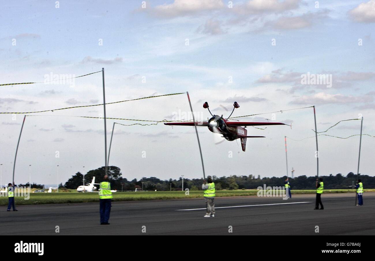 Will Curtis flying the Honda Sukhoi SU-26 breaks the world record