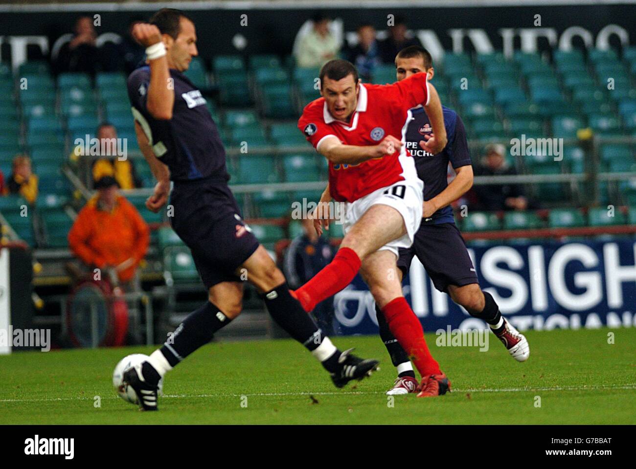 Shelbourne FC's Jason Byrne, misses a rare scoring opportunity, in the first-half of the Shelborne FC v Lille OSC UEFA Cup qualifier at Landsdowne Road, Dublin. Half-time score: Lille lead 2-0. EDITORIAL USE ONLY. Stock Photo