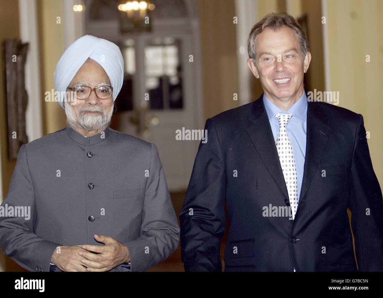 Manmohan singh downing street hi-res stock photography and images - Alamy