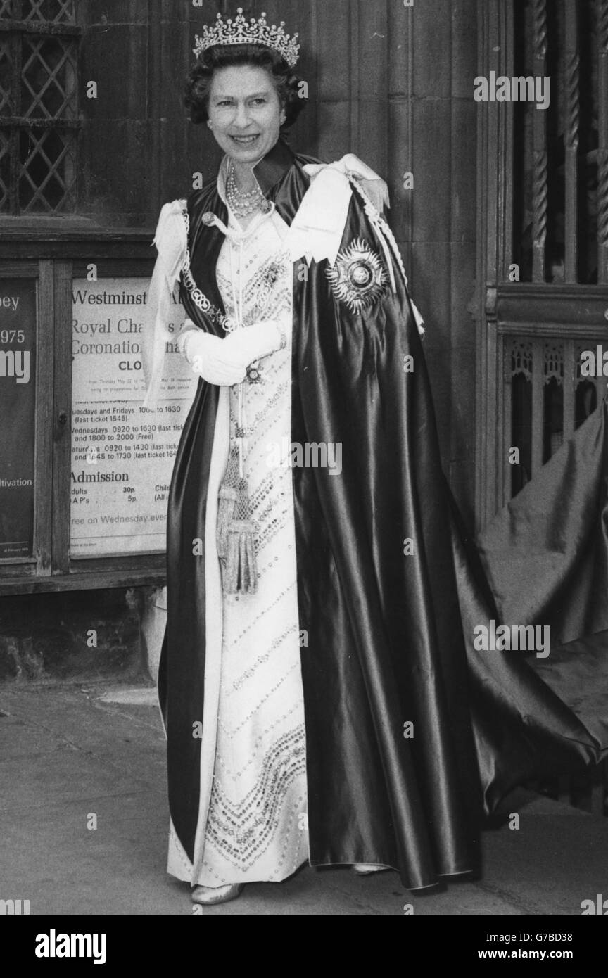 Queen Elizabeth II leaves Westminster Abbey after attending the 250th ...