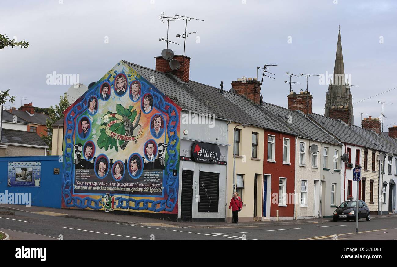 An IRA hunger strike mural the Bogside area of Derry on the 20th anniversary of the IRA ceasefire. Stock Photo