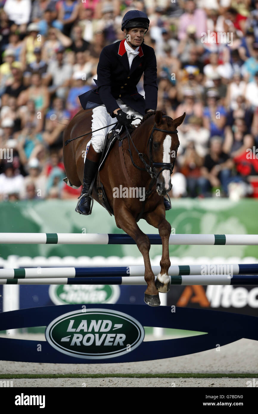 Great Britain's William Fox-Pitt riding Chilli Morning competes in the final phase oif the Eventing competition during day eight of the Alltech FEI World Equestrian Games at Stade D'Ornano, Normandie, France. Stock Photo