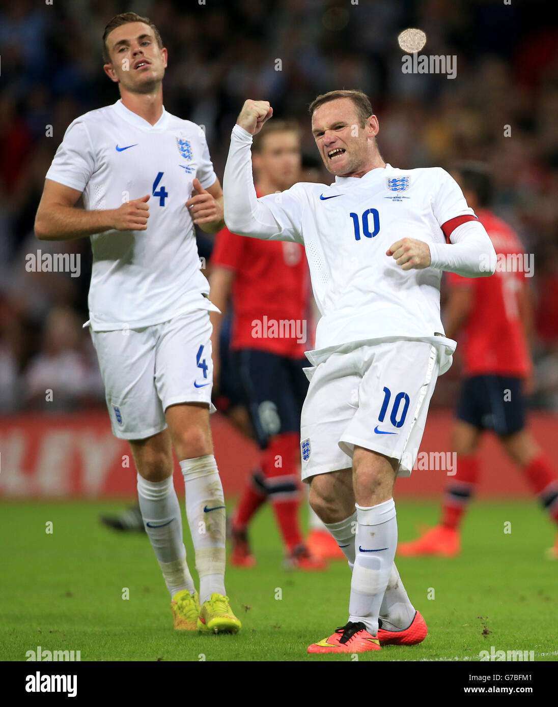 England's Wayne Rooney celebrates scoring his side's first goal of the game from the penalty spot with teammate Jordan Henderson (left) during the International Friendly at Wembley Stadium, London. PRESS ASSOCIATION Photo. Picture date: Wednesday September 3, 2014. See PA story SOCCER England. Photo credit should read: Nick Potts/PA Wire. Stock Photo