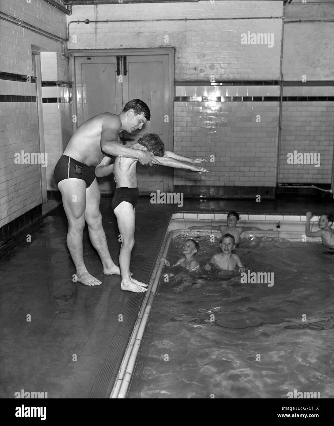 Swimming - Youth Swimming Class at Y.M.C.A - Russell Street, London. Young boys being taught how to swim at the Y.M.C.A on Russell Street, London. Stock Photo