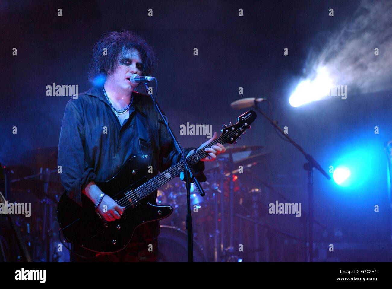 Robert Smith The Cure 2004 Hi Res Stock Photography And Images Alamy