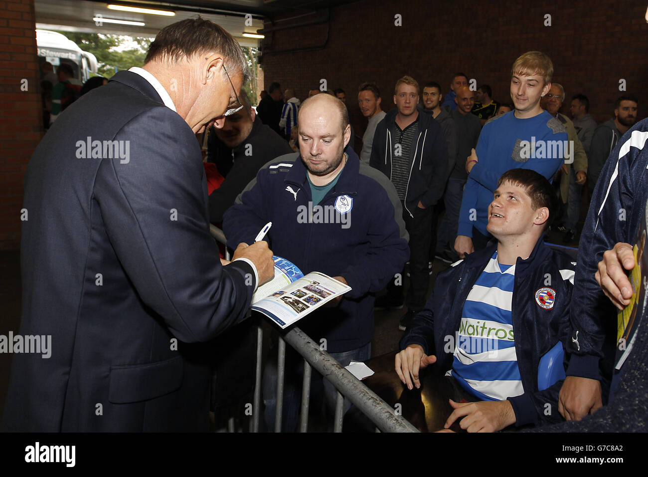 Reading Manager Reading manager Nigel Adkins signs autographs for fans Stock Photo - Alamy
