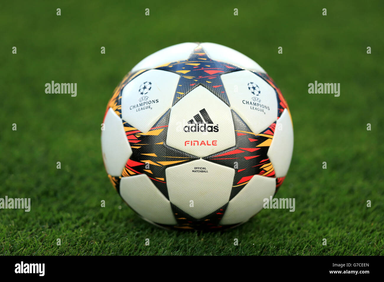 Champions League jogo entre APOEL VS Tottenham Hotspur — Fotografia de  Stock Editorial © vverve #168847238