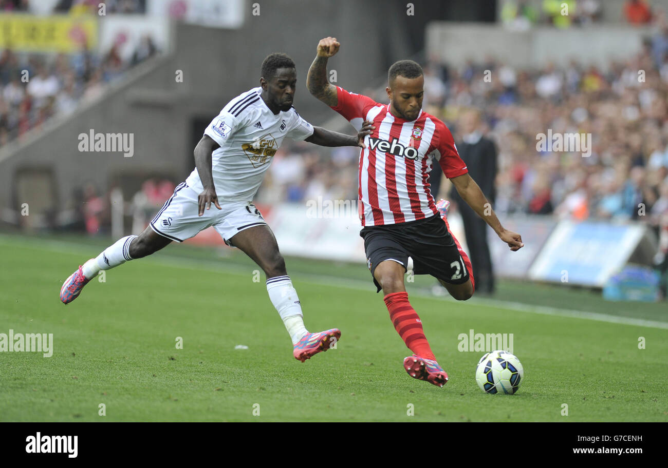 Swansea City's Nathan Dyer and Southampton's Ryan Bertrand during the Barclays Premier League match at the Liberty Stadium, Swansea. PRESS ASSOCIATION Photo. Picture date: Saturday September 20, 2014. See PA story SOCCER Swansea. Photo credit should read: PA Wire. RESTRICTIONS: Maximum 45 images during a match. No video emulation or promotion as 'live'. No use in games, competitions, merchandise, betting or single club/player services. No use with unofficial audio, video, data, fixtures or club/league Stock Photo