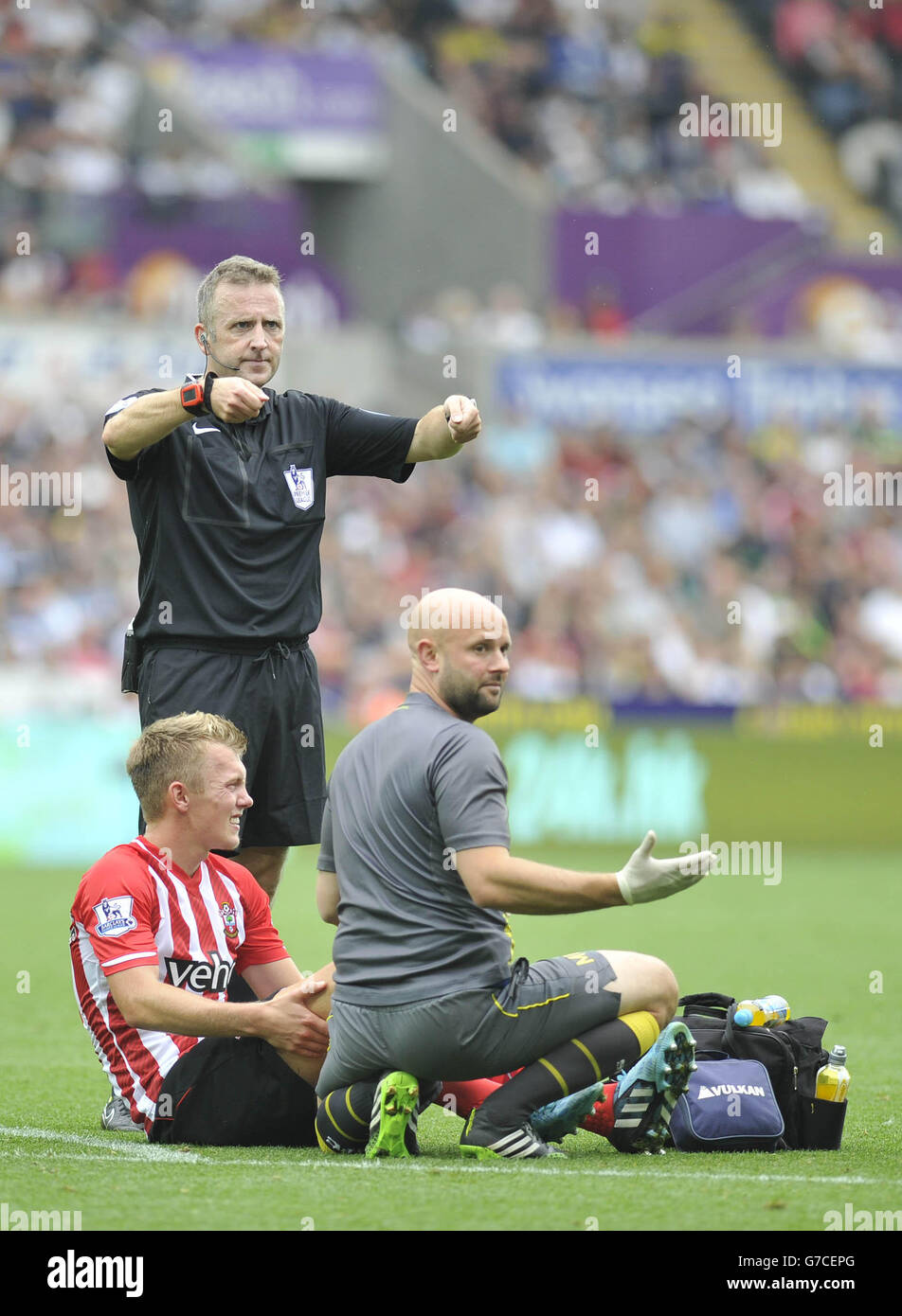 What does this referee gesture mean? r/soccerref