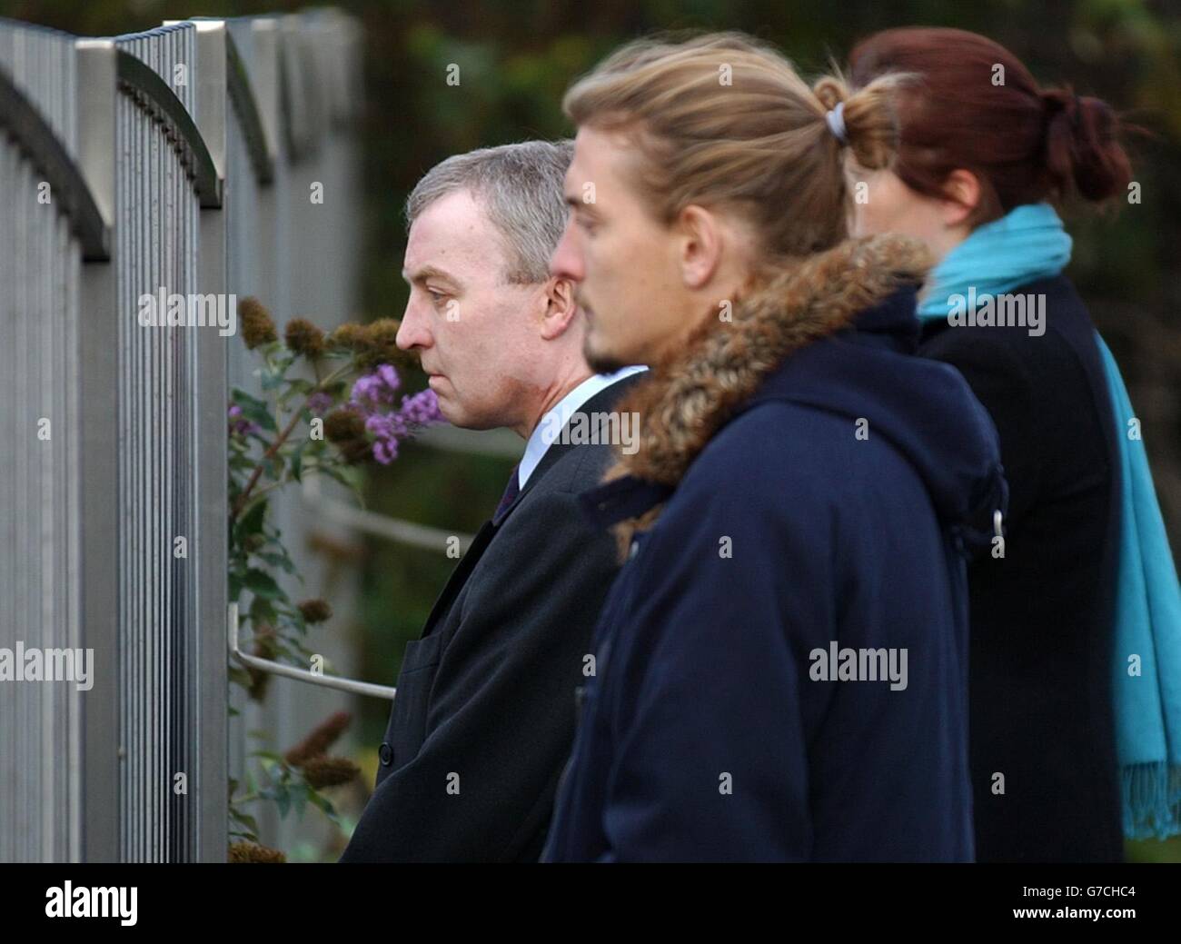 People including survivor Richard Castle (left), pay their respects at the side of the railway line in London's Ladbroke Grove, on the fifth anniversary of the Paddington rail crash. Survivors and those who lost loved ones gathered close to the scene where 31 people died in the collision between a Thames Train and a Great Western express. Stock Photo