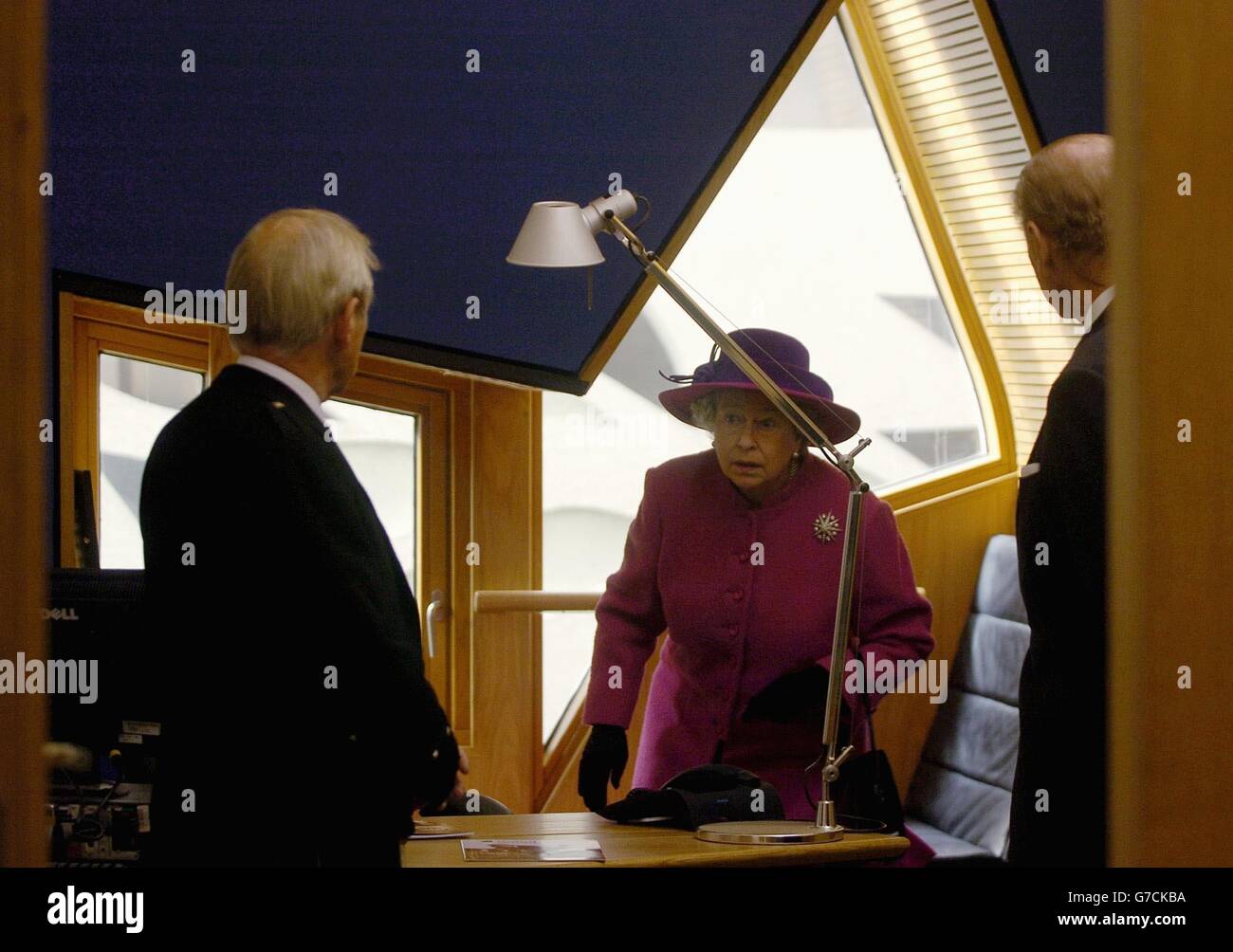 Britain's Queen Elizabeth II inspects the 'thinking pod' for MSPs during a tour of the the new Scottish Parliament building at Holyrood, Edinburgh, on the day of it's official opening. Stock Photo
