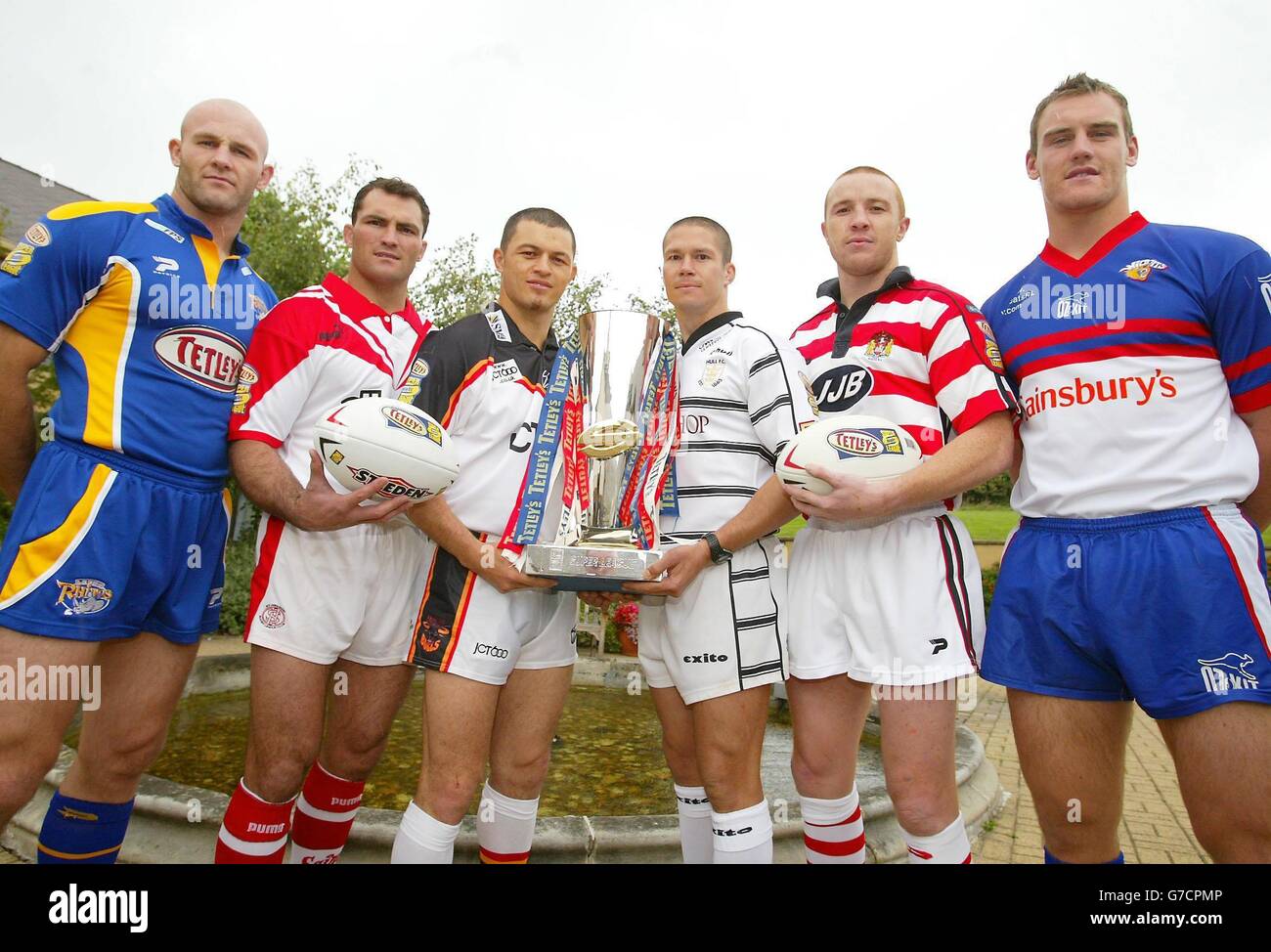 The launch of the Tetley's Superleague Playoffs (Left to right) Keith Senior (Leeds), Jason Hooper (St Helens), Robbie Paul (Bradford), Richard Swain (Hull), Kris Radlinski (Wigan) and Gareth Ellis (Wakefield) pictured during a photocall at the Holiday Inn, Brighouse. Stock Photo