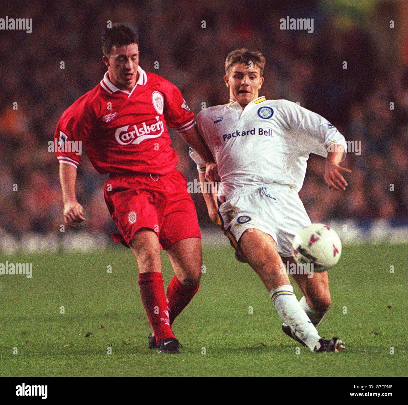 Carling Premiership Soccer - Leeds United v Liverpool. Robbie Fowler (Liverpool) and Mark Jackson (Leeds) Stock Photo