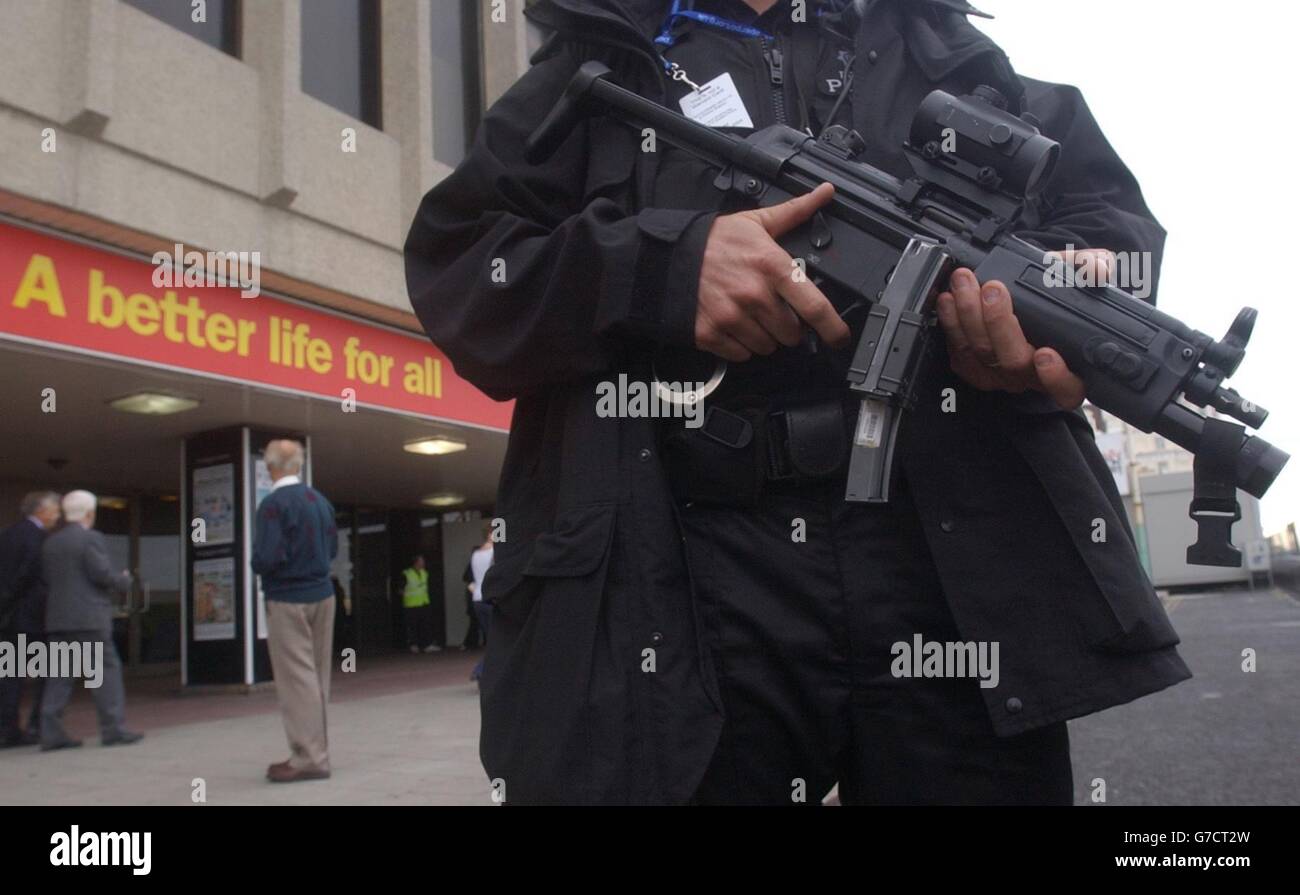 Armed police brighton hi-res stock photography and images - Alamy