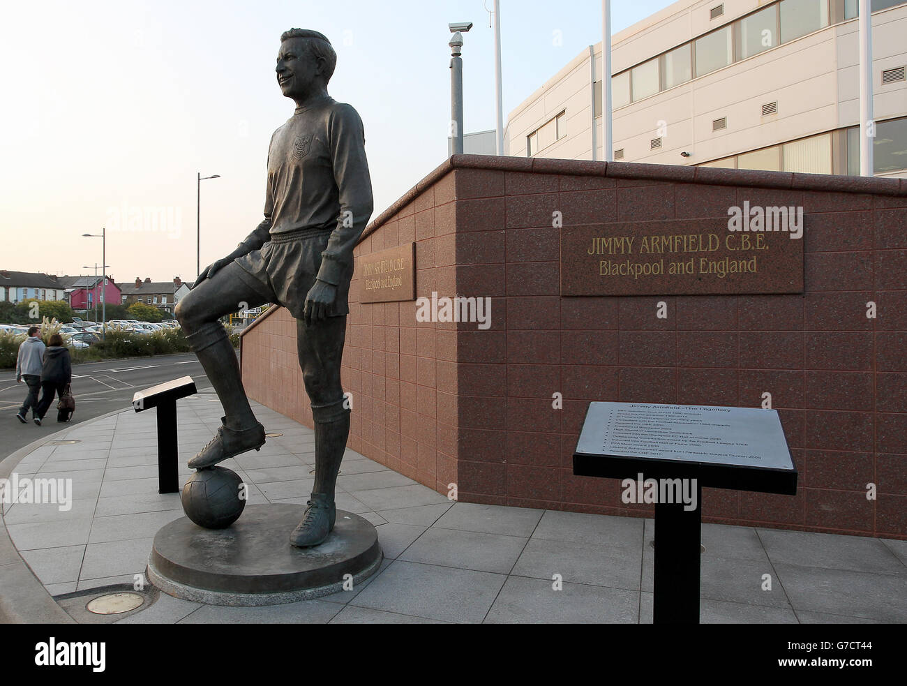 Soccer - Sky Bet Championship - Blackpool v Watford - Bloomfield Road. A general view of a statue of Jimmy Armfield at Bloofied Road Stock Photo