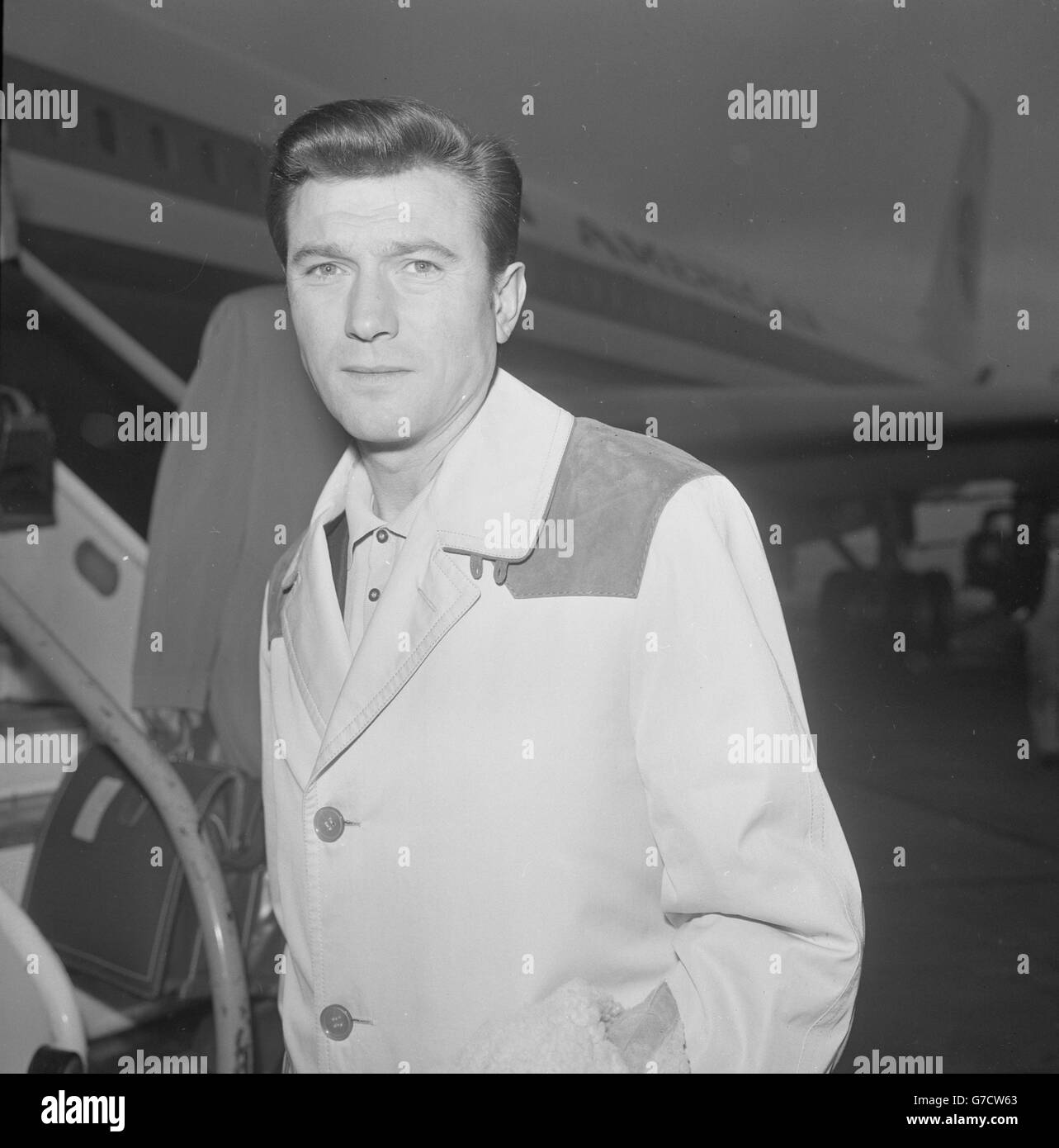 Laurence Harvey on arrival at London Airport from New York for the premiere of his new film 'The Manchurian Candidate' at the Odeon, Leicester Square, London. Stock Photo