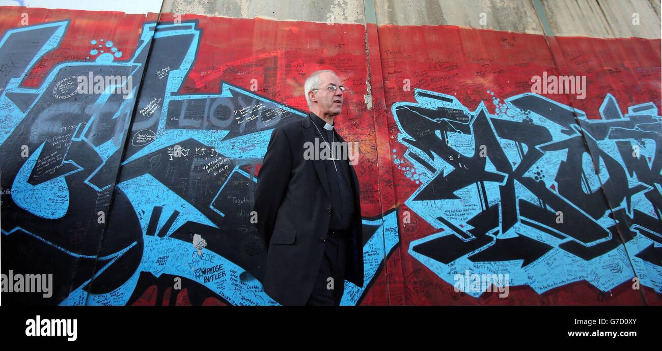 Archbishop of Canterbury Justin Welby pays a visit a to the peace wall in Cupar Way, in west Belfast. Stock Photo