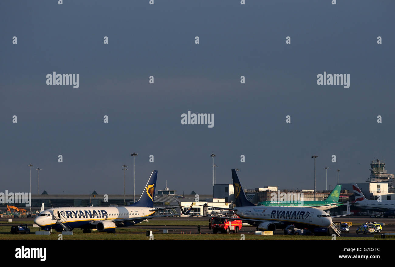 Ryanair planes touch at Dublin airport Stock Photo Alamy