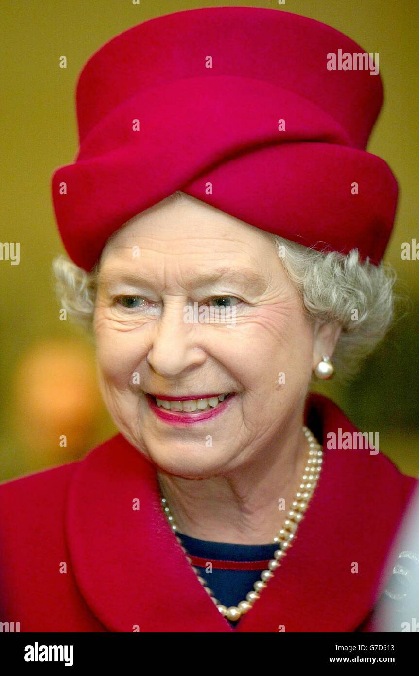 Queen Elizabeth at Baglan Power Station Stock Photo