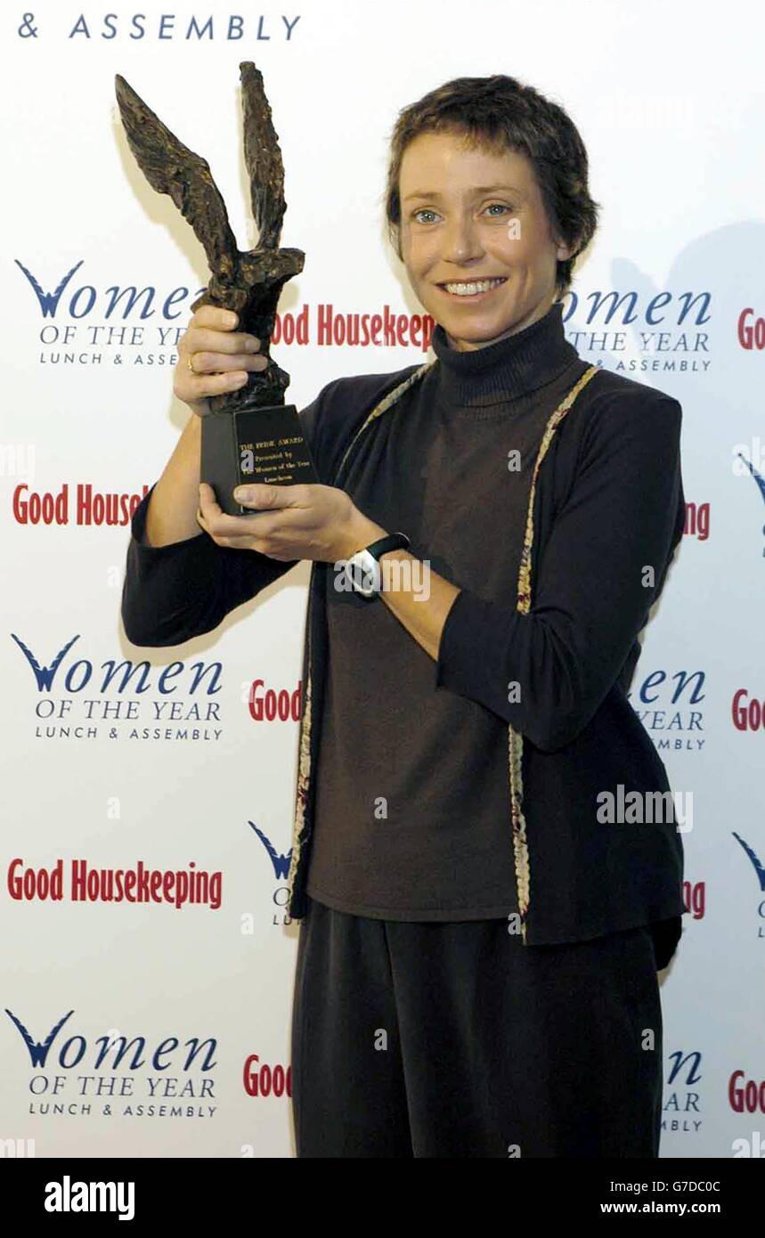 Fundraiser Jane Tomlinson, MBE with her Frink Award during the Woman of the Year Awards at the Savoy Hotel in central London. The 49th annual Women of the Year Lunch & Assembly is sponsored by Good Housekeeping and records women of achievement. Stock Photo