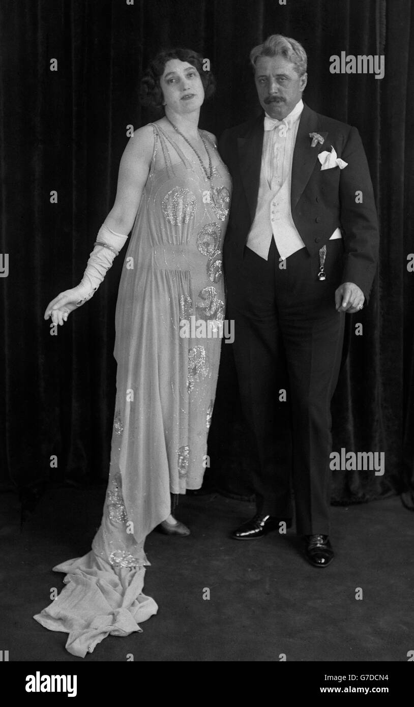 Mr Arnold Bennett and Miss Lillah McCarthy at Devonshire House Ball in aid of the People's League of Health. Stock Photo