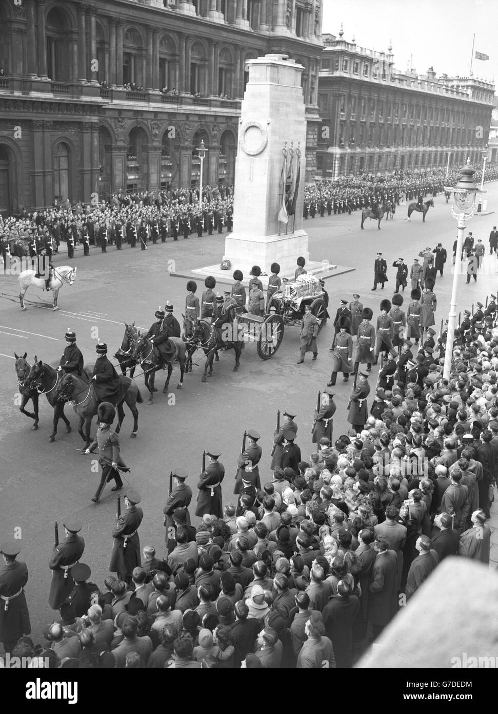 The cortege passing the Cenotaph in Whitehall. Beside the gun-carriage are the Bearer Party, Pall Bearers and following are the four royal Dukes (Windsor, Edinburgh, Gloucester and Kent). Stock Photo