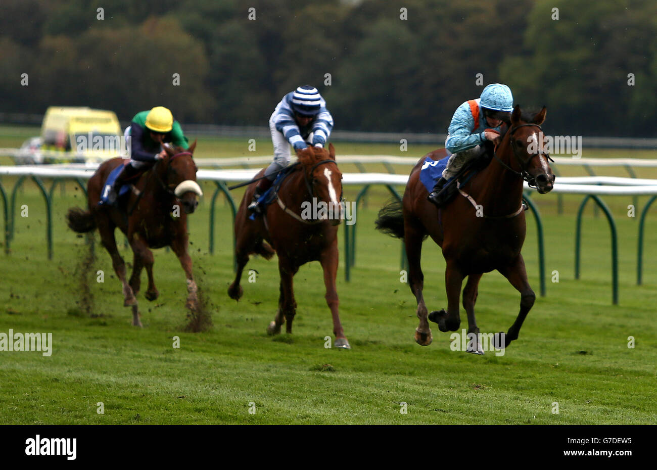 Horse Racing - Nottingham Racecourse. Crafty Choice (right) ridden by Cam Hardie wins The EBF Stallions 32Red Nursery Handicap Stakes Stock Photo