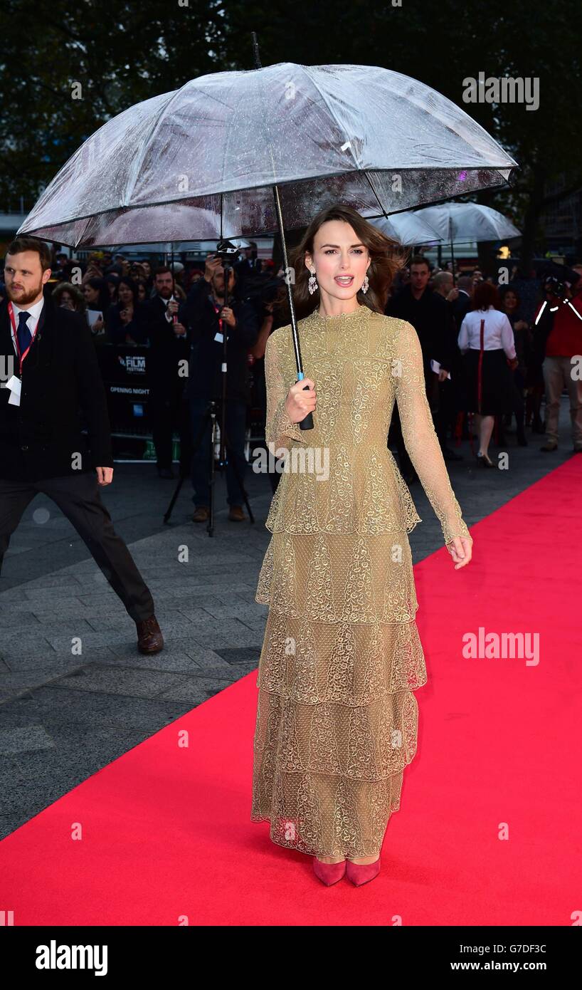 Keira knightley full length gold dress hi-res stock photography and images  - Alamy
