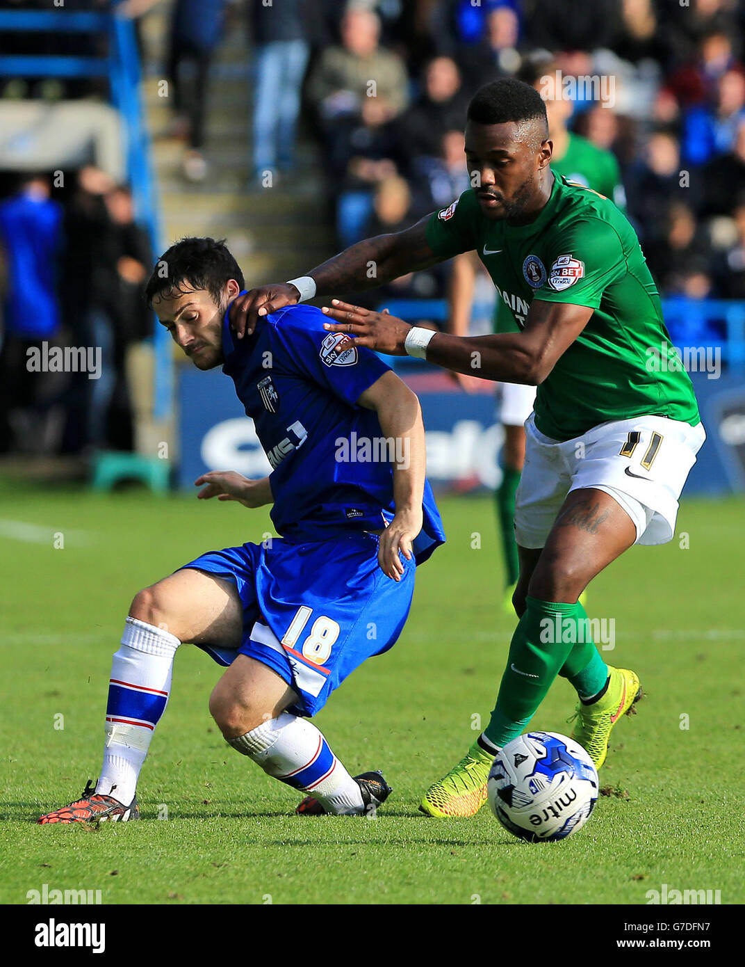 Gillingham's Josh Pritchard (left) is challenged by Scunthorpe United's Jennison Myrie-Williams during the Sky Bet League One match at the Priestfield Stadium, Gillingham. Stock Photo